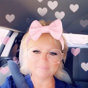 Meet your Posher, Dee